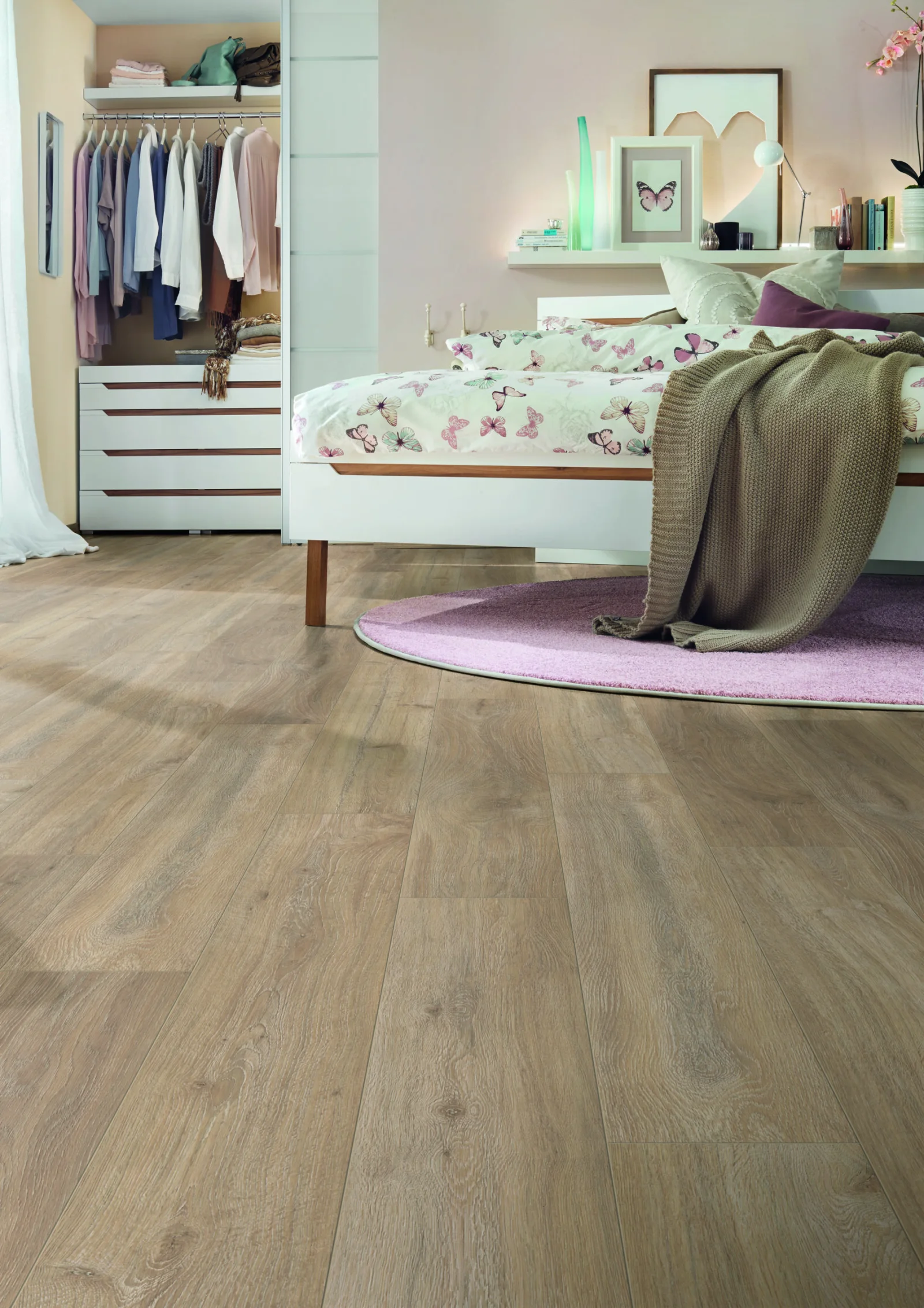 Super Natural Classic Khaki Oak Laminate Flooring