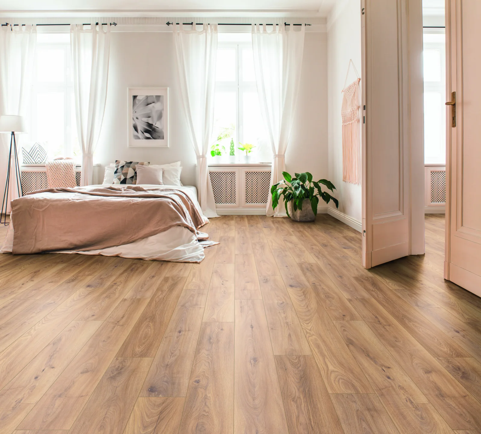 Aspekt 8mm Everest Oak Laminate Flooring | Judge Carpets